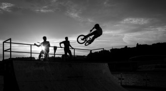 8 Tips for Stunning Street Photography Silhouettes