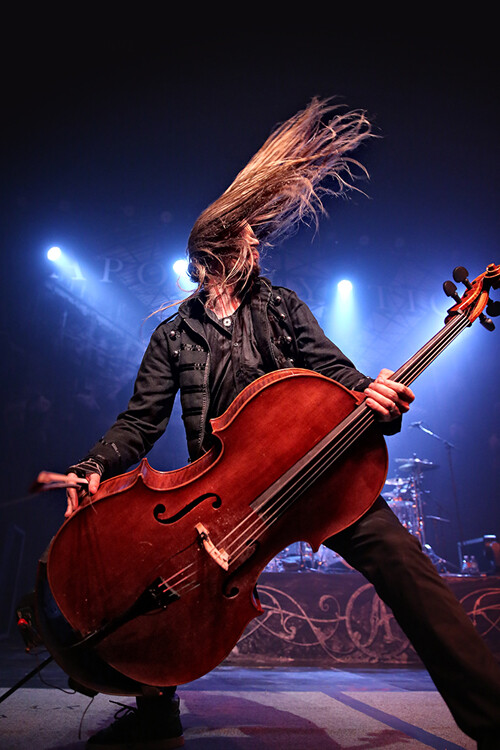 24-70mm lens man playing cello