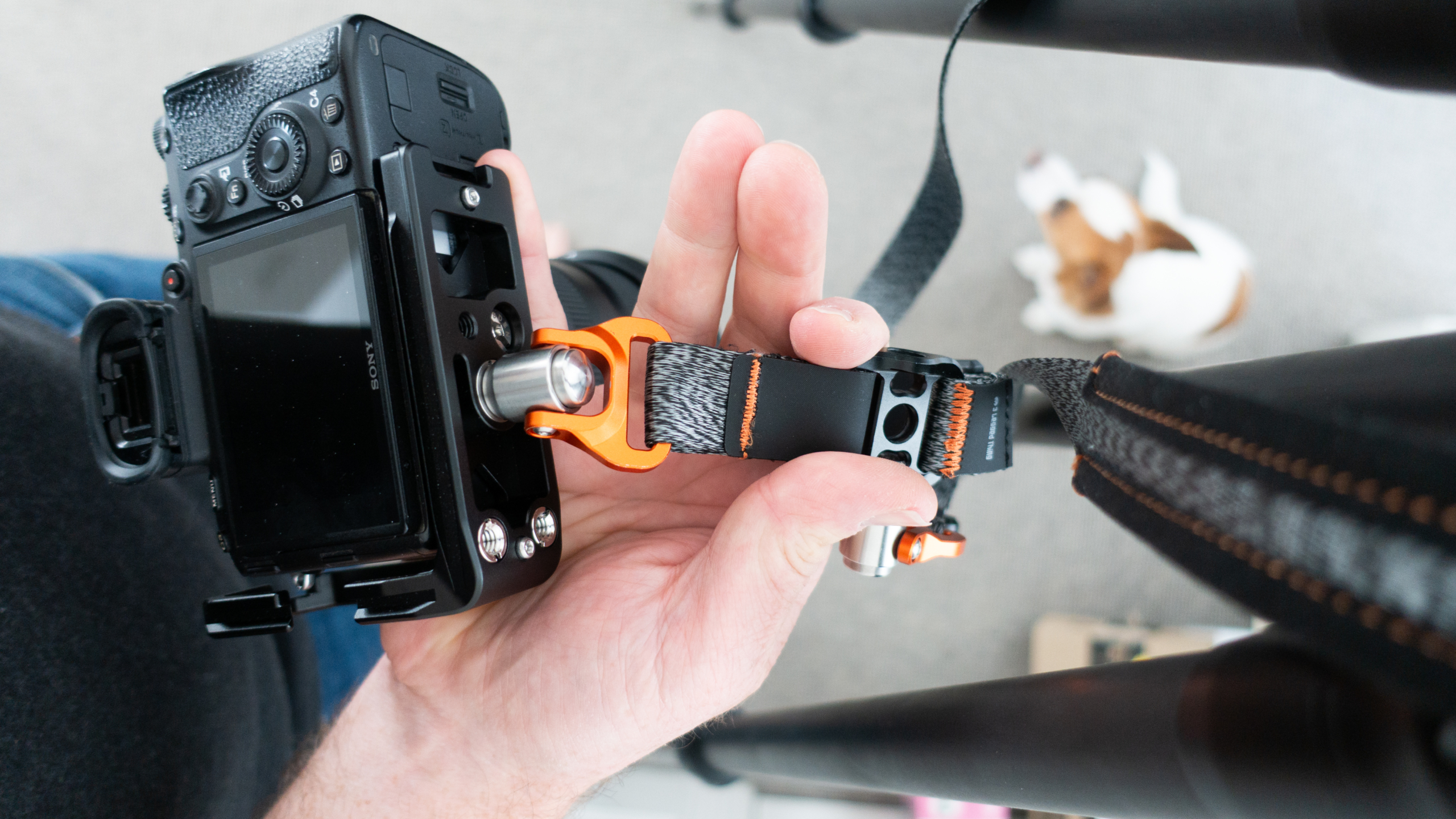 3 Legged Thing Unveils Axis Strap System on Kickstarter